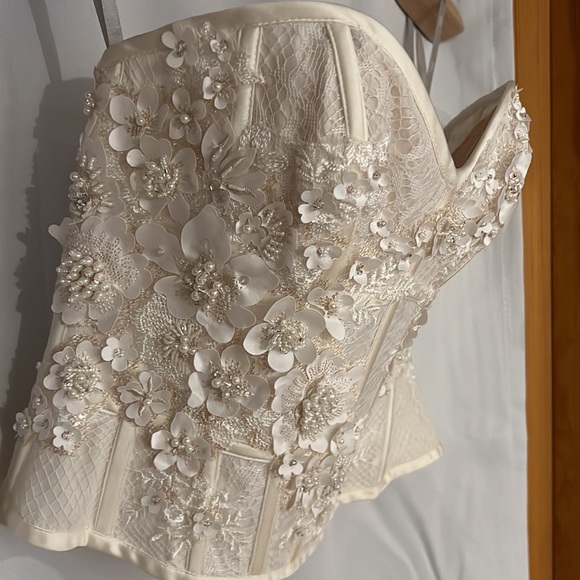 BHLDN | Wtoo | Stunning Bridal Corset with Flower Details Sparkle Lace - Picture 3 of 10